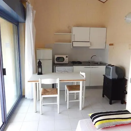 Bilocale A 100 Mt Dal Mare A - M056